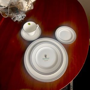 Wedgwood Carina Platinum 5 Piece Place Settings